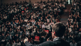 蘭州立正企業(yè)管理咨詢(xún)有限公司創(chuàng)辦于2007年，定位于提供各類(lèi)企業(yè)所需的咨詢(xún)和培訓(xùn)服務(wù)。

給予客戶(hù)高質(zhì)量的服務(wù)于高價(jià)值的回報(bào)，將自身打造成為“鷹的個(gè)人，雁的團(tuán)隊(duì)”的專(zhuān)業(yè)培訓(xùn)機(jī)構(gòu)。

公司基于對(duì)本土企業(yè)的深刻理解，以服務(wù)企業(yè)為宗旨，以專(zhuān)注、專(zhuān)業(yè)為向?qū)В蚱髽I(yè)提供具有針對(duì)性的培訓(xùn)。