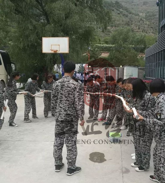 培訓(xùn)快訊培訓(xùn)時間：9月16日培訓(xùn)單位：某大學(xué)培訓(xùn)課程：拓展培訓(xùn)人數(shù)：拓展40人，觀摩人員：1名蘭州戶外拓展蘭州拓展培訓(xùn)