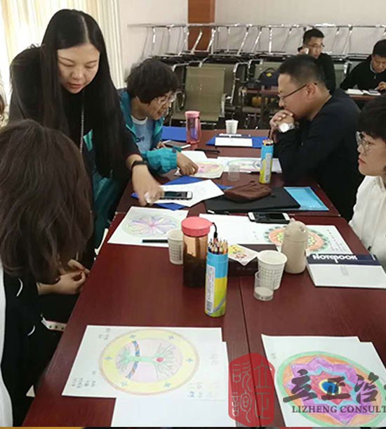 培訓(xùn)快訊培訓(xùn)時間：4月17-19日培訓(xùn)地點:隴鑫山莊培訓(xùn)單位:**西北研究院培訓(xùn)課程:內(nèi)訓(xùn)+拓展培訓(xùn)人數(shù)：38人