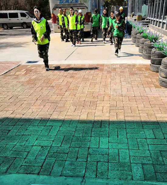 培訓(xùn)快訊：?jiǎn)挝唬毫钆萍瘓F(tuán)；時(shí)間：2019年3月18日-3月19日；地點(diǎn)：興隆山莊；人數(shù)：12人；內(nèi)容：拓展；教練：陳剛；后勤：魏萬(wàn)里；業(yè)務(wù)：肖佳睿