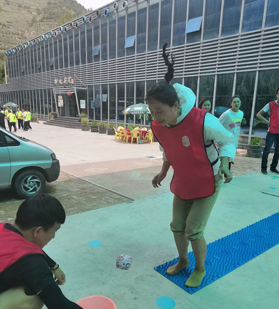 培訓(xùn)快訊培訓(xùn)時(shí)間：7月31日培訓(xùn)地點(diǎn):城建培訓(xùn)中心培訓(xùn)單位:蘭州某某集團(tuán)新入職培訓(xùn)課程:拓展