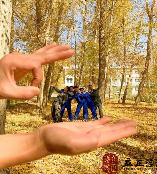 培訓(xùn)快訊培訓(xùn)時間：10月12-26培訓(xùn)地點:格爾木培訓(xùn)單位:青海某某集團(tuán)公司培訓(xùn)課程:軍事拓展訓(xùn)練5期班