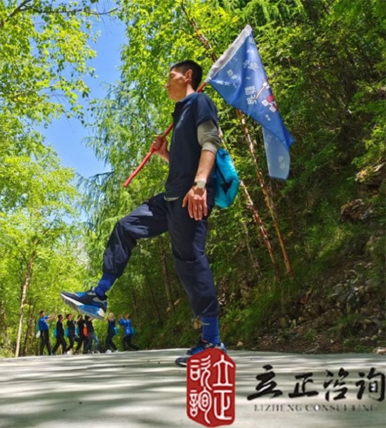 培訓(xùn)快訊培訓(xùn)時(shí)間：2021年6月4-6日培訓(xùn)地點(diǎn):宕昌培訓(xùn)單位:**啤酒甘新?tīng)I(yíng)銷中心培訓(xùn)課程:官鵝溝、鵝嫚溝徒步團(tuán)建